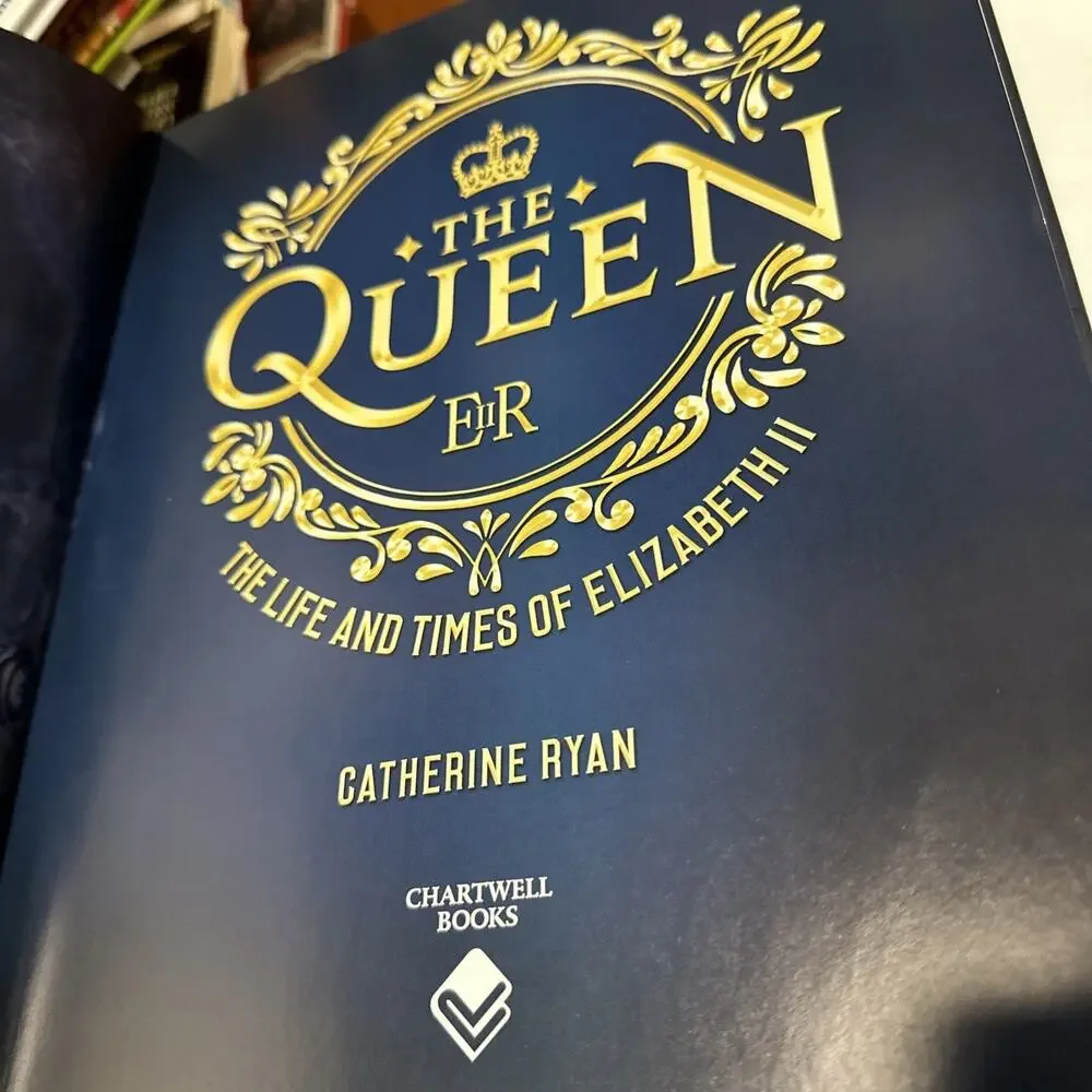 The Queen: The Life and Times of El...,‎ Ryan, Catherine